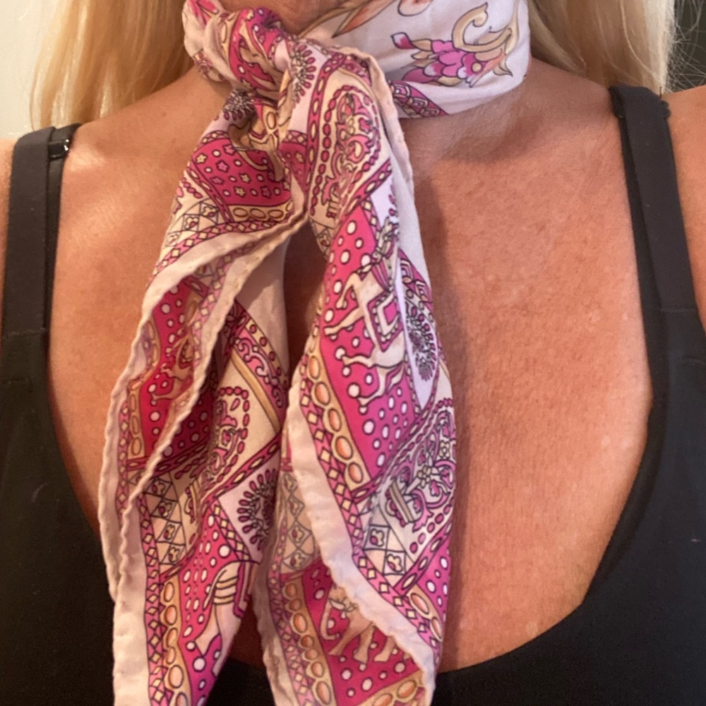 🔥Vibrant Pink silk square neck scarf twilly Patterned Scarf